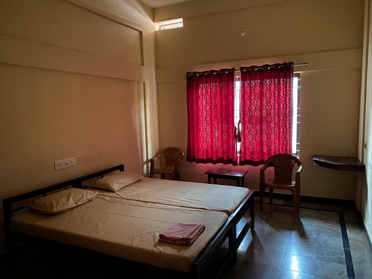 Sooryakamal Mahal Hotel Dharmastala Ngoại thất bức ảnh