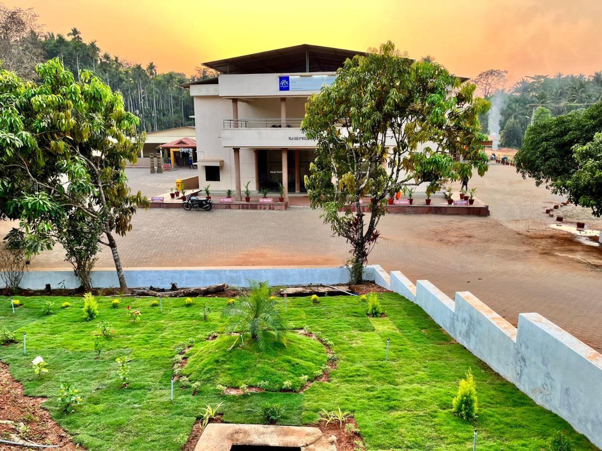 Sooryakamal Mahal Hotel Dharmastala Ngoại thất bức ảnh