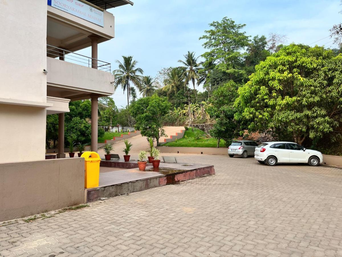 Sooryakamal Mahal Hotel Dharmastala Ngoại thất bức ảnh