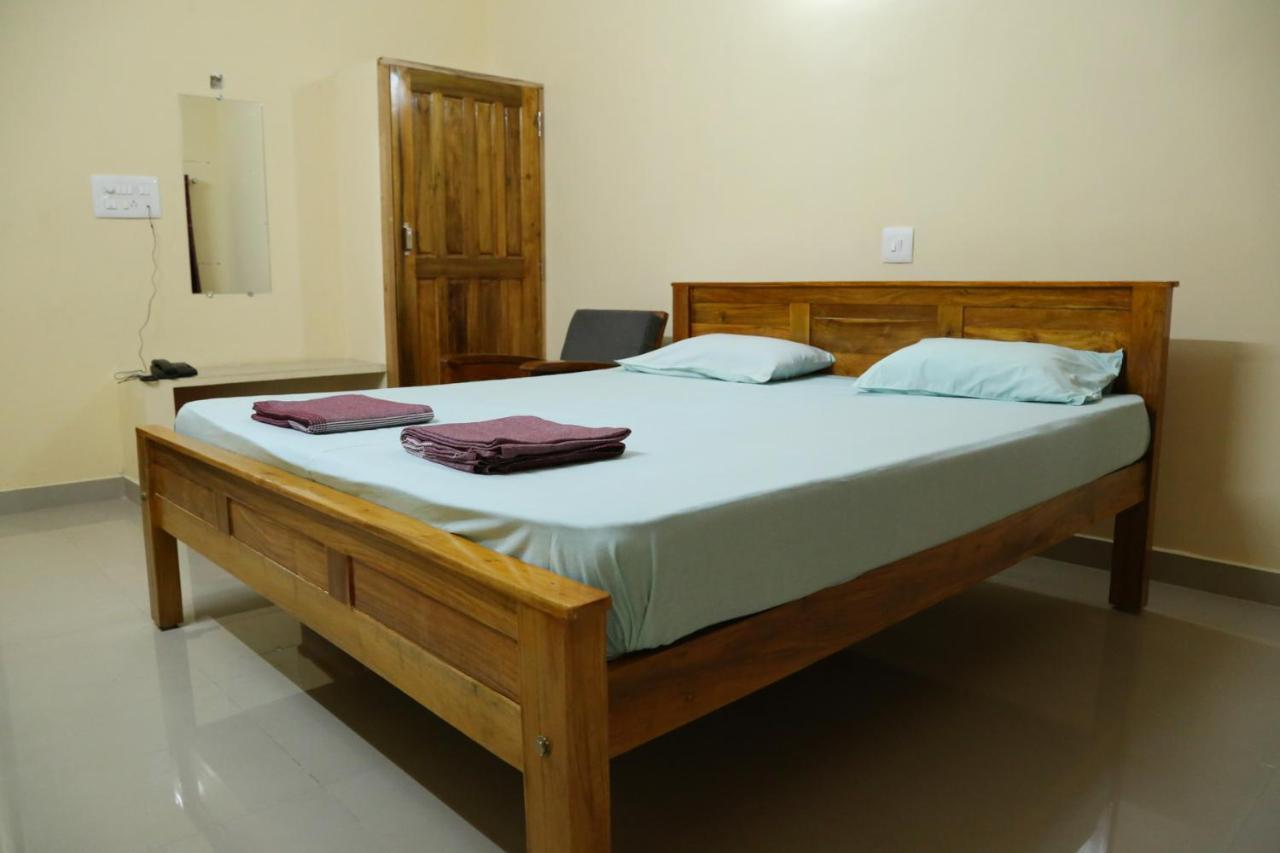 Sooryakamal Mahal Hotel Dharmastala Ngoại thất bức ảnh