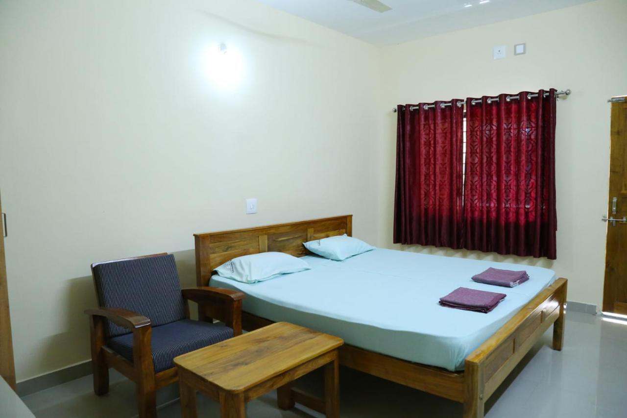 Sooryakamal Mahal Hotel Dharmastala Ngoại thất bức ảnh
