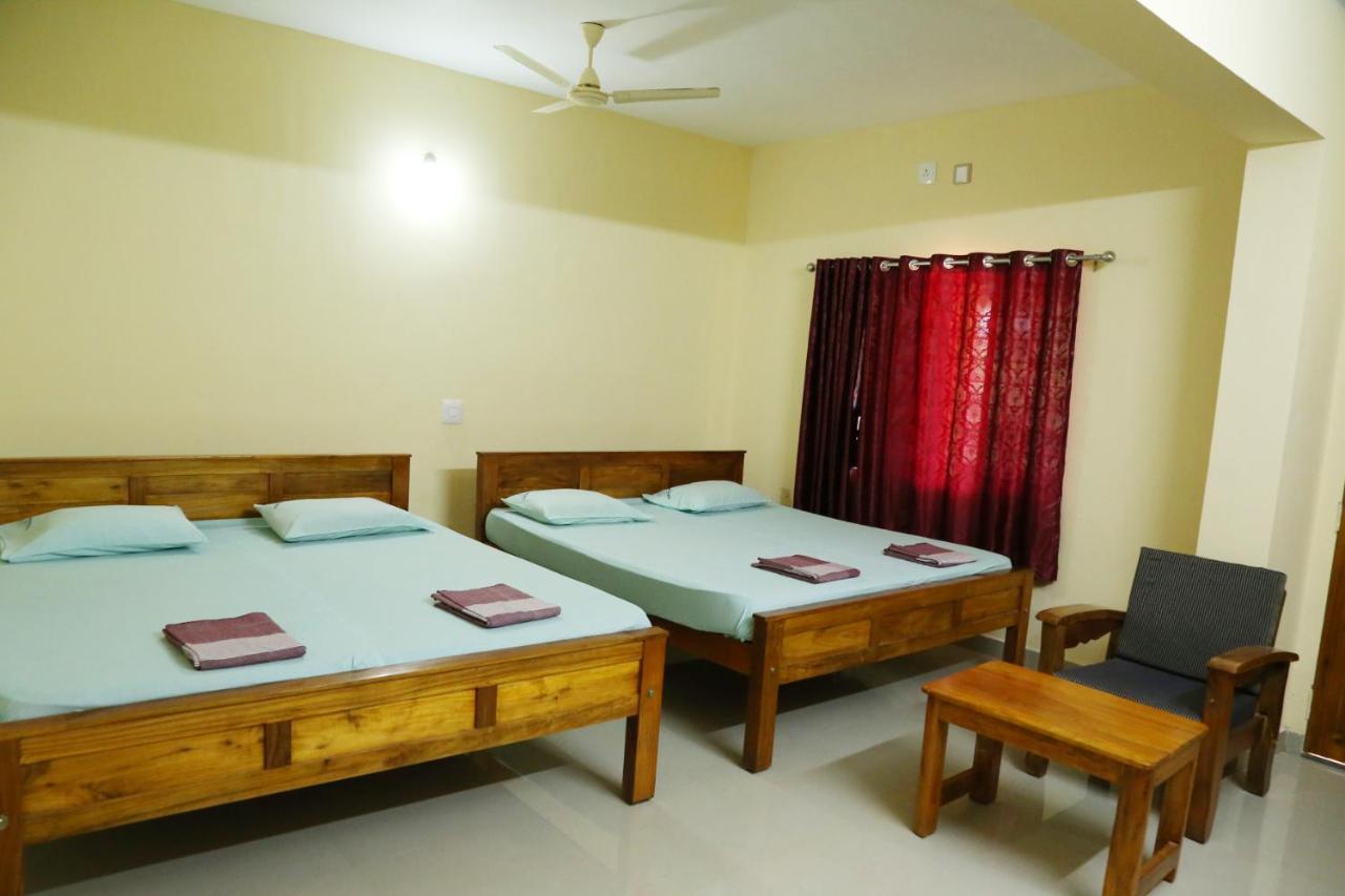 Sooryakamal Mahal Hotel Dharmastala Ngoại thất bức ảnh
